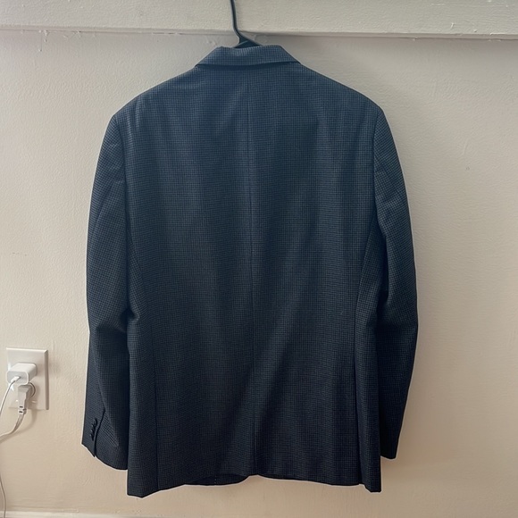 40 Reg Tommy Hilfiger Blazer. Blue/Black checkered (more blue tint than black) - Picture 2 of 5